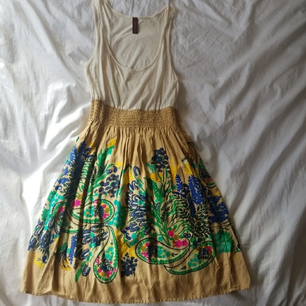 NWOT Adorable Bohemian Dress, SMALL.